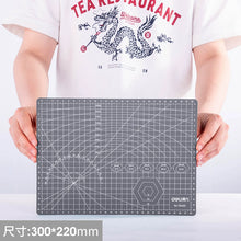 将图片加载到图库查看器，得力a3切割垫板手工A2切割板手账大号手工模型美术垫板鼠标垫绘画学生用A4写字雕刻板diy防割裁纸软桌垫
