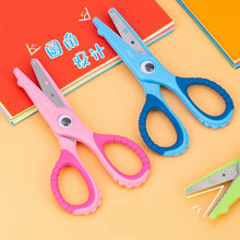 将图片加载到图库查看器，得力儿童安全剪刀小鳄鱼卡通学生便携式手工学生小号剪刀儿童幼儿园手工剪刀剪纸儿童用美术美工剪刀安全手工
