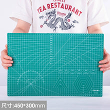 将图片加载到图库查看器，得力a3切割垫板手工A2切割板手账大号手工模型美术垫板鼠标垫绘画学生用A4写字雕刻板diy防割裁纸软桌垫
