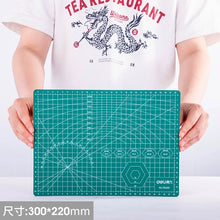将图片加载到图库查看器，得力a3切割垫板手工A2切割板手账大号手工模型美术垫板鼠标垫绘画学生用A4写字雕刻板diy防割裁纸软桌垫
