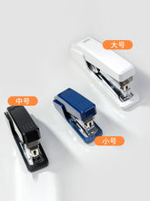 将图片加载到图库查看器，得力省力型订书机25页办公用学生用60页大订书机白领用订书器可定40页标准型小号订书器12号大号装钉器学生用
