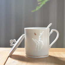 将图片加载到图库查看器，古镇陶瓷景德镇玲珑陶瓷茶杯马克杯带盖带勺简约水杯杯子情侣杯
